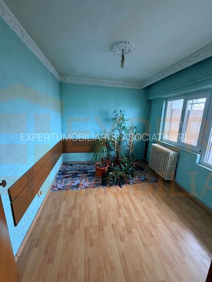 Apartament 3 camere, situat in zona Dacia - 7