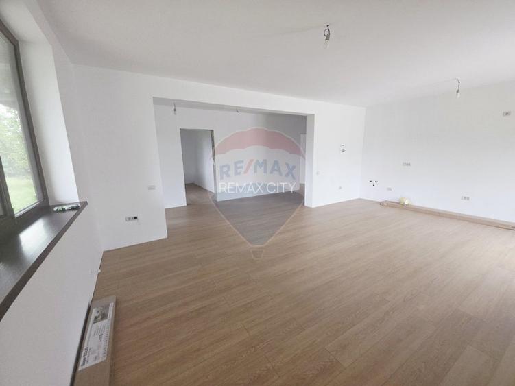 Casă cu livadă și teren generos – Girov - 13