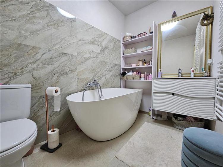 Apartament deosebit cu 3 camere str. Castelului
