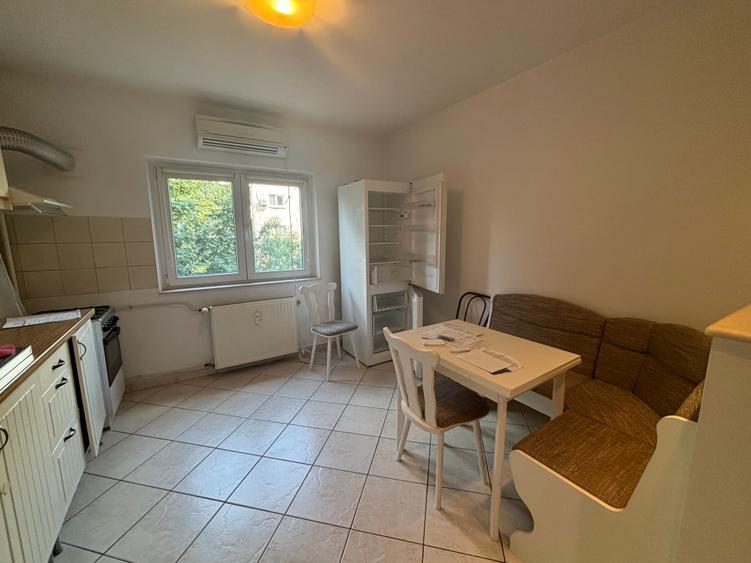 Inchiriere apartament de 3 camere