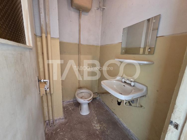 Apartament 3 camere semidecomandat 70 mp zona Bd Unirii etaju 3 - 7
