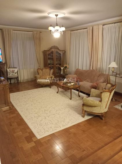 VILA  DE  LUX  SITUATA  INTR-O ZONA REZIDENTIALA  CU 1050 mp,TEREN - 3