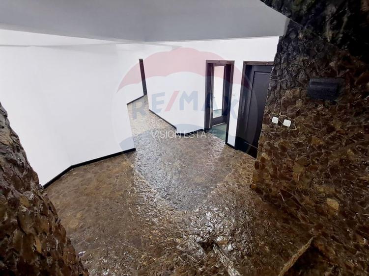 Pensiune Eselnita / 16 camere / Teren - 1448 mp / Ponton - 17