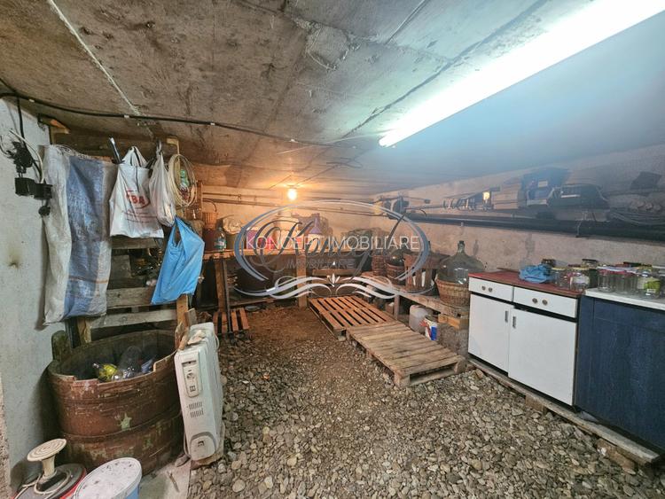 Casa solida cu teren drept si pozitie retrasa - 18