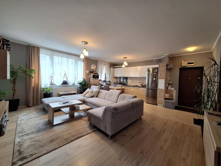 Apartament cu 3 camere, 74 mp, balcon, zona Eroilor - 2