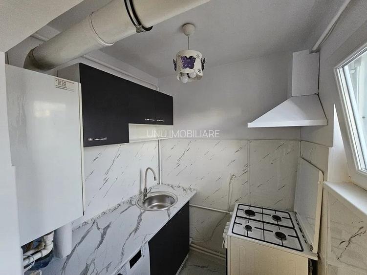 Apartament cu 3 camere - zona Podu Ros - Vis a vis de Directia de Pasapoarte - 4