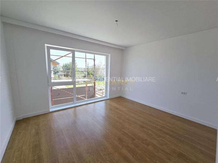 Rate la dezvoltator- 4 camere - 3 bai - apa curenta - 5