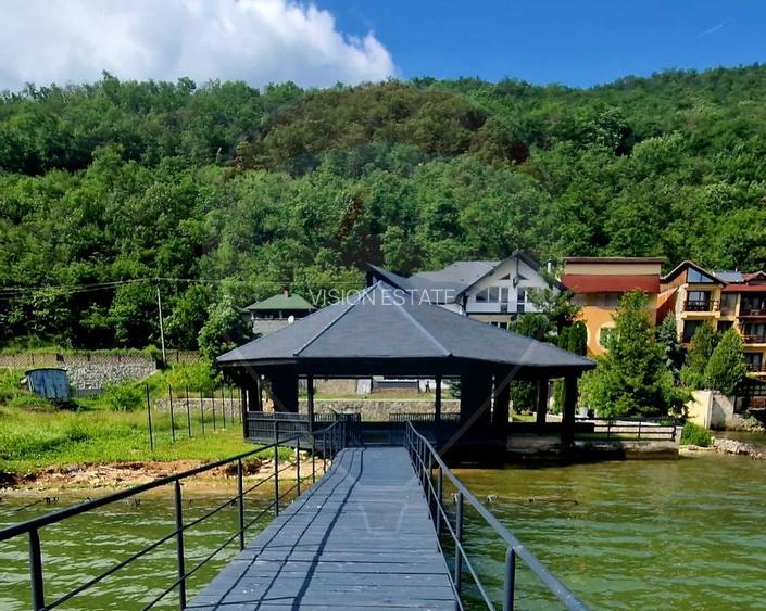 Pensiune Eselnita / 16 camere / Teren - 1448 mp / Ponton - 3