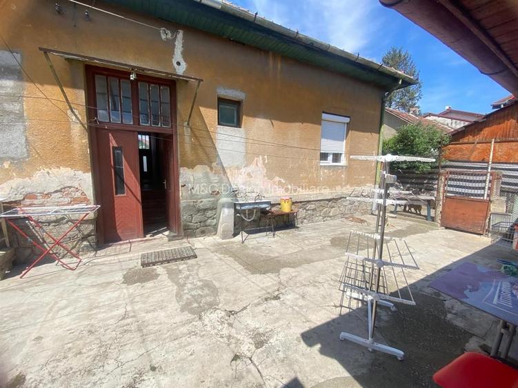 Apart la casa Bogdanestilor  curte  acces cu masina centrala proprie - 16