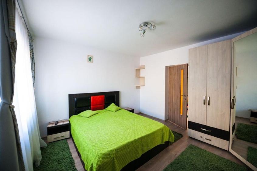 "Proprietar | 3 camere | Etaj 1 | Parcare + Boxă | 300 m Street Mall Sanpetru