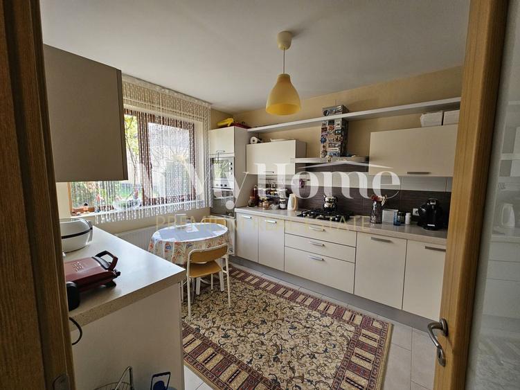 Vila de tip duplex in cartier cu teren de tenis si piscina comuna, Iancu Nicolae