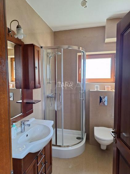 Casa deosebită în Europa – stil clasic, terase și grădină amenajata - 7