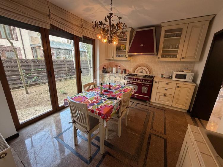 De vanzare Casă / Vilă cu 9 camere la lac cu piscina - 13