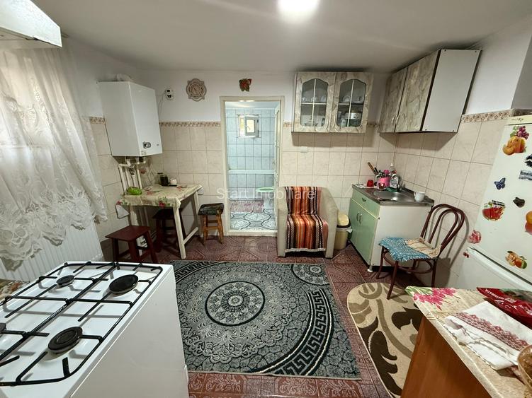 Casa E85, Podu Iloaiei, la strada - 6