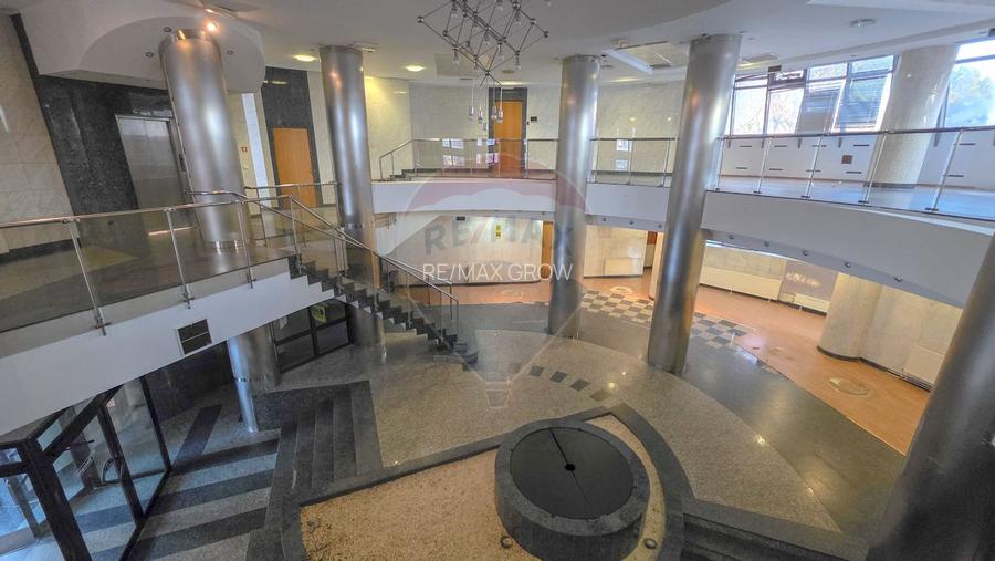 De inchiriat spatiu comercial ultracentral, Piata Revolutiei - Bacau - 4