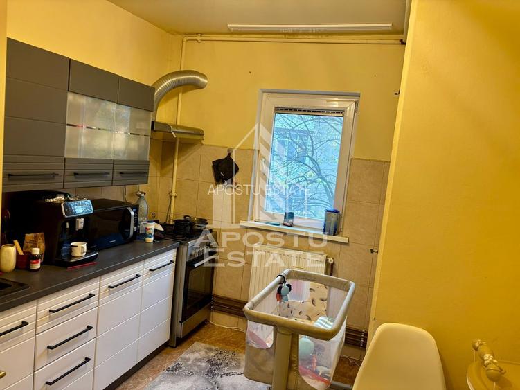 Apartament cu 3 camere, 2 balcoane, 2 bai,etaj intermediar, - 4