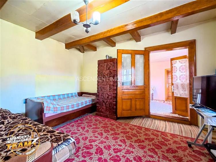 Casa traditionala din lemn, cu sura din piatra, Arcus, Covasna. - 2