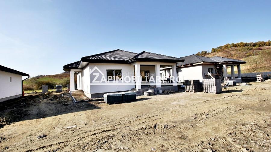 Casă la cheie pe 1 nivel 4cam. 2 bai,1 dresing 650 mp. teren - 6