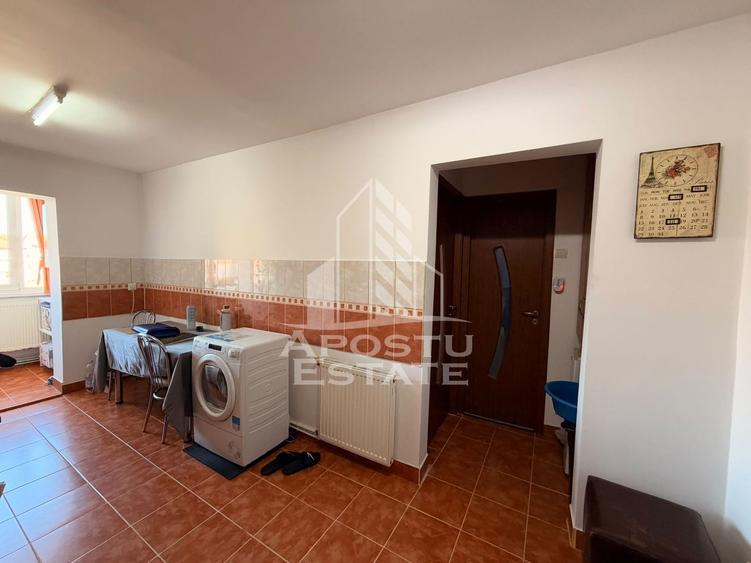 Apartament cu 2 camere de vanzare, centrala proprie, zona Aradului