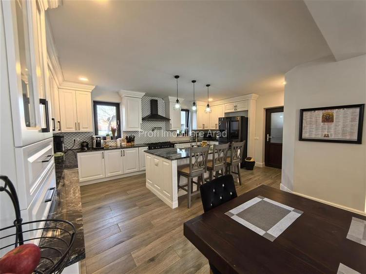 Vila impunatoare cu 6 camere spatioase in stil american - 5