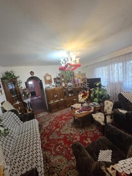 Etaj 2 - 3 camere - model spatios - geam la baie - Alexandru - Zimbru - 10