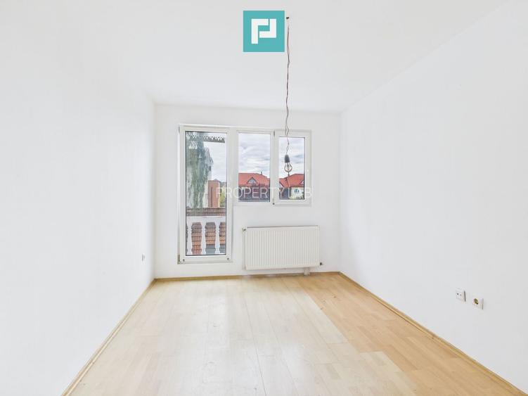 Vilă cu 5 camere pentru investiții în Dumbrăvița - 13