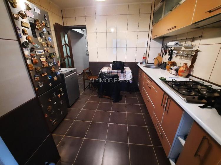 VANZARE 2 CAM BULEVARDUL TINERETULUI - 8
