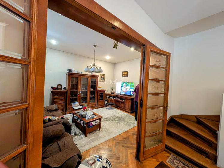 Unirii,D+P+E+M,Parc Carol,postbelic,renovata,semineu,plansee beton,curte-parcare - 5