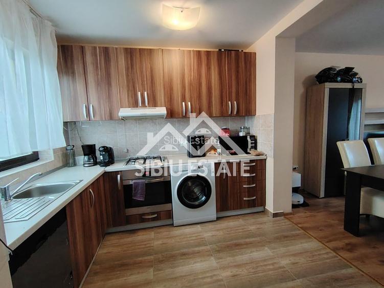 Casa de inchiriat Sibiu, 4 camere 2 bai - 4