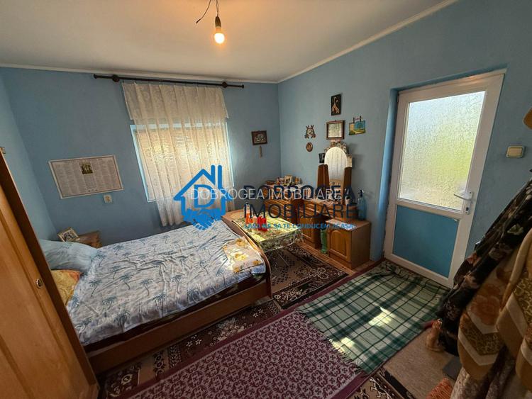 Caslita - teren 513 mp, pomi fructiferi, casa 2 camere - 4