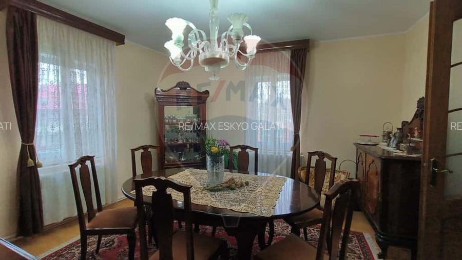 Casă cu piscină de vânzare în zona Piața Centrală Galați - 3