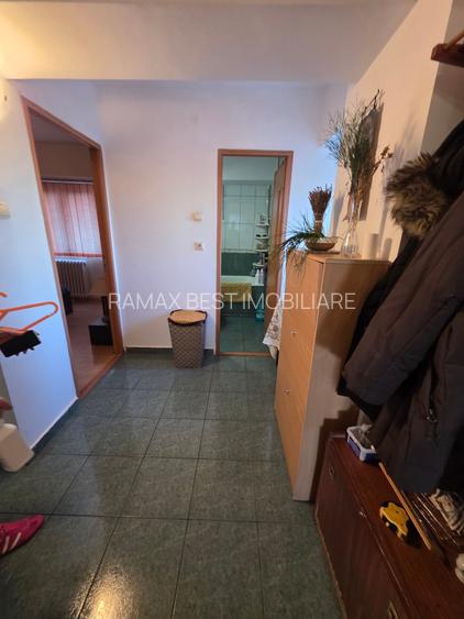 Piata Gorjului, 5 minute metrou, stradal pe Iuliu Maniu, vedere mixta, bloc 1979 - 5