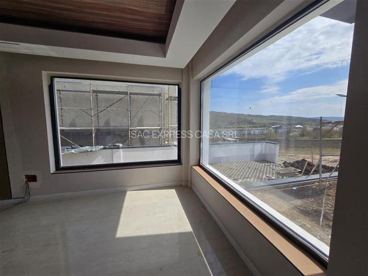Proprietate exclusivista, cu vedere spre lac, zona Aroneanu Sorogari - 3