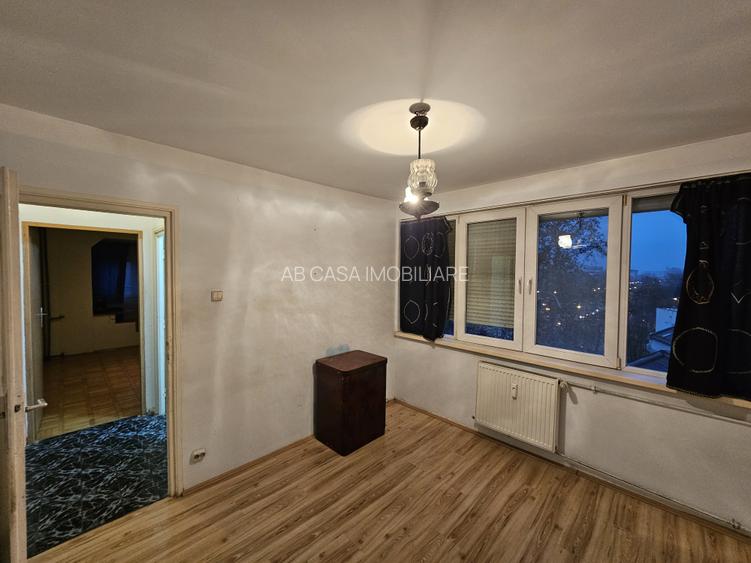 Apartament 3 camere, etaj intermediar, Piața Victoriei, comision 0% - 5