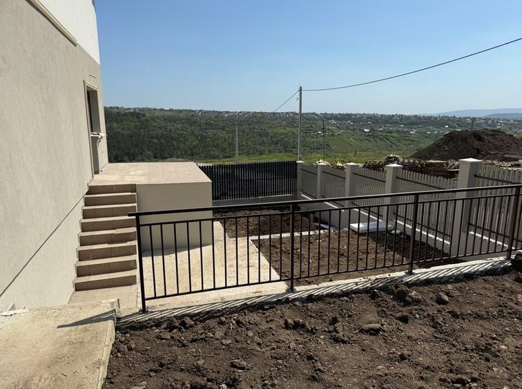 Duplex cu 4 camere în Valea Lupului-Iași! Beci generos! Comision 0%