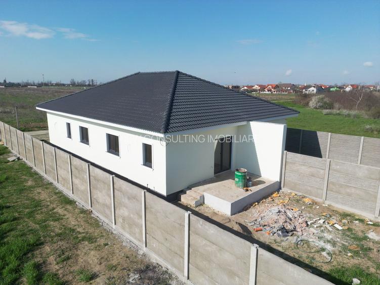 Casă Modernă de Vânzare 3 Camere, 2 Băi, Terasă Acoperită Zona în Dezvoltare - 9