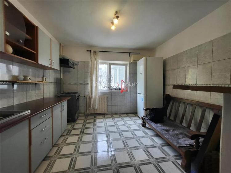 UNIRII-LOCATIE-3 CAMERE DECOMANDAT / ETAJ 2 / SEMISTRADAL - 12