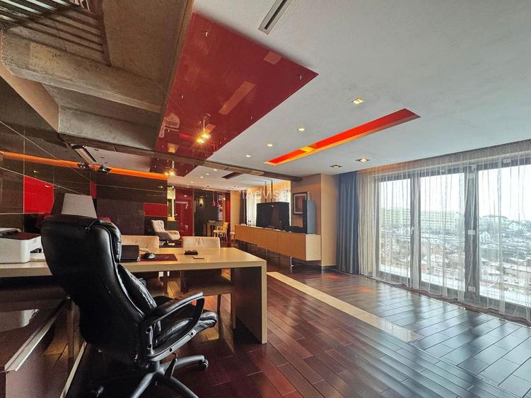 PENTHOUSE EXCLUSIVIST - 6