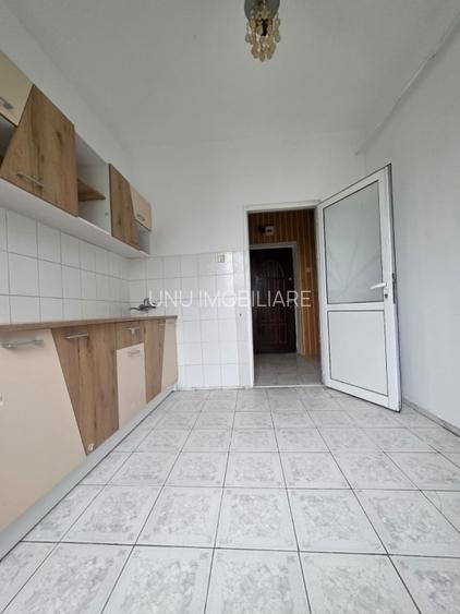 Etaj 2-Bulevardul Chimiei-1 Camera 28mp-bloc 80' - 4