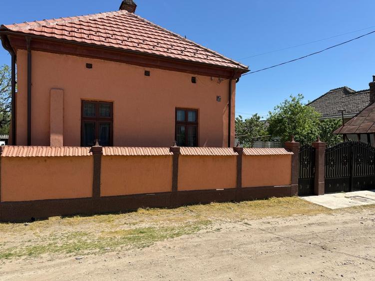 Casa 125 mp (teren de 1.186mp) / Maglavit / 70km Craiova