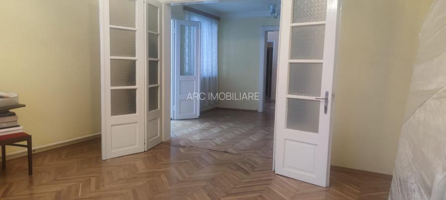 Casa Săcele, poziționată într-o zona linistita și buna - 8