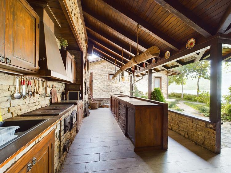 Pensiune de Lux pe Malul Dunării în Dubova - 6