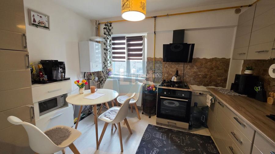 Apartament 4 camere, et. 2 - Bulevard - 7