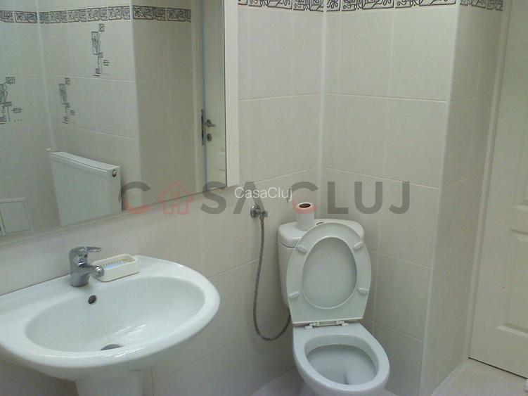 3 Camere curte si loc de parcare, langa Primarie - 13