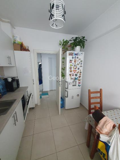 Vând apartament  cu curte - 11