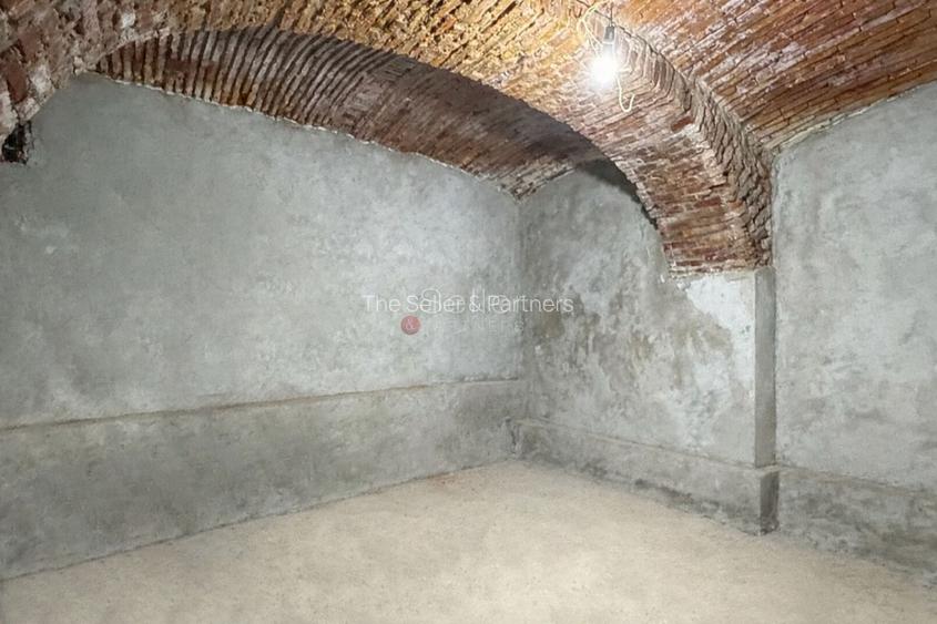 Investitie in Centrul Istoric: Apartament + Pivnita (Crama) - 18