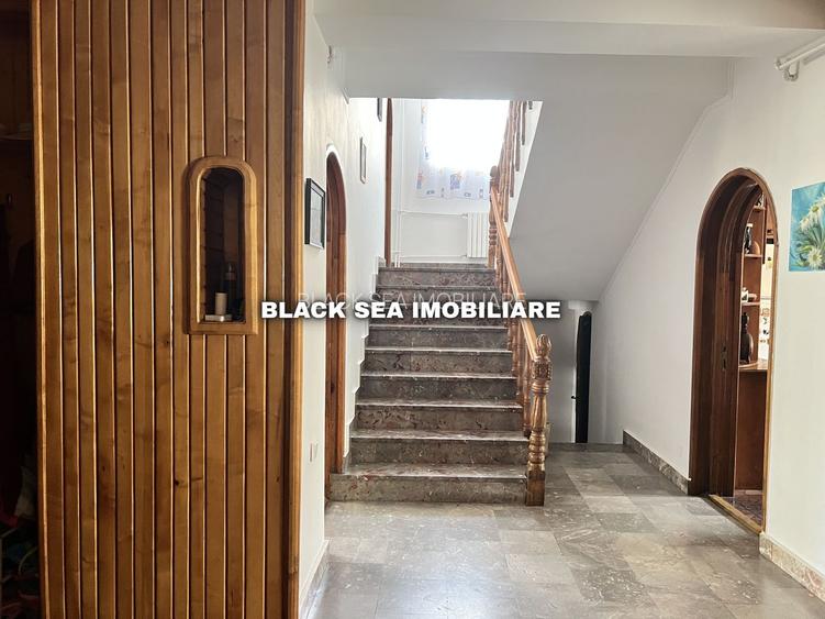 Vila 7 camere D+P+1+M - 2 Garaje - 50m de plaja - Zona centrala - 12