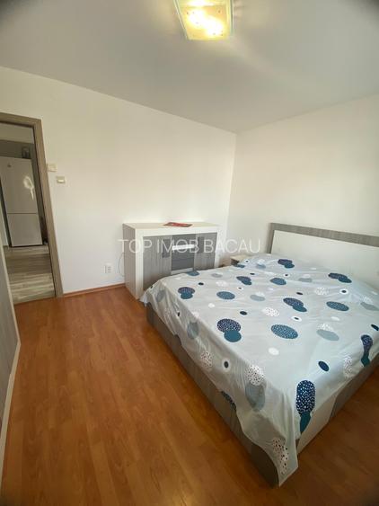 2 decomandate ETAJ 1, renovat, balcon 7m,foarte spatios, Cornisa - 4