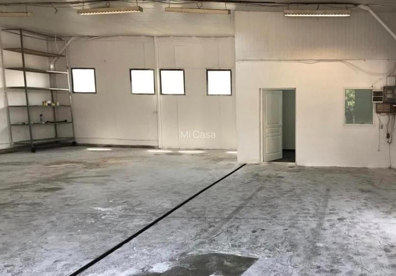 Spatiu industrial 200 mpTractorul - 2