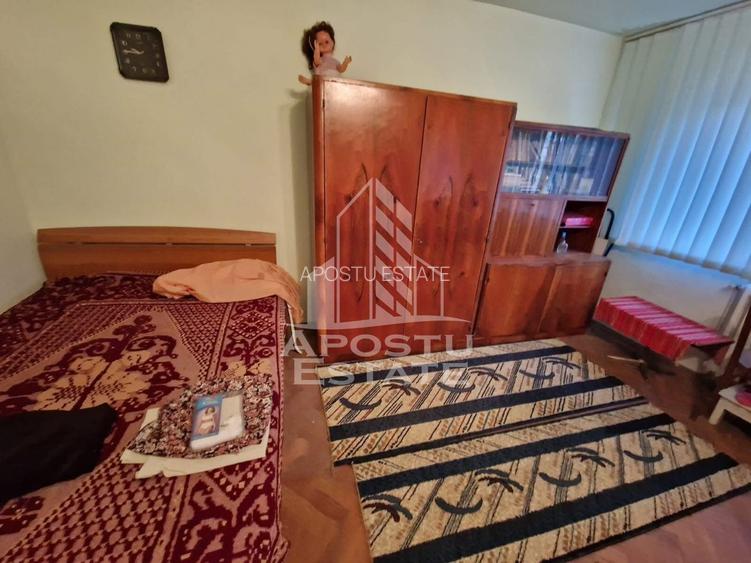 Apartament cu 3 camere,semidecomandat,etaj intermediar,zona Soarelui - 4